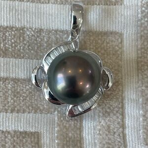 18k White Gold Pearl and Diamond Pendant with certificate